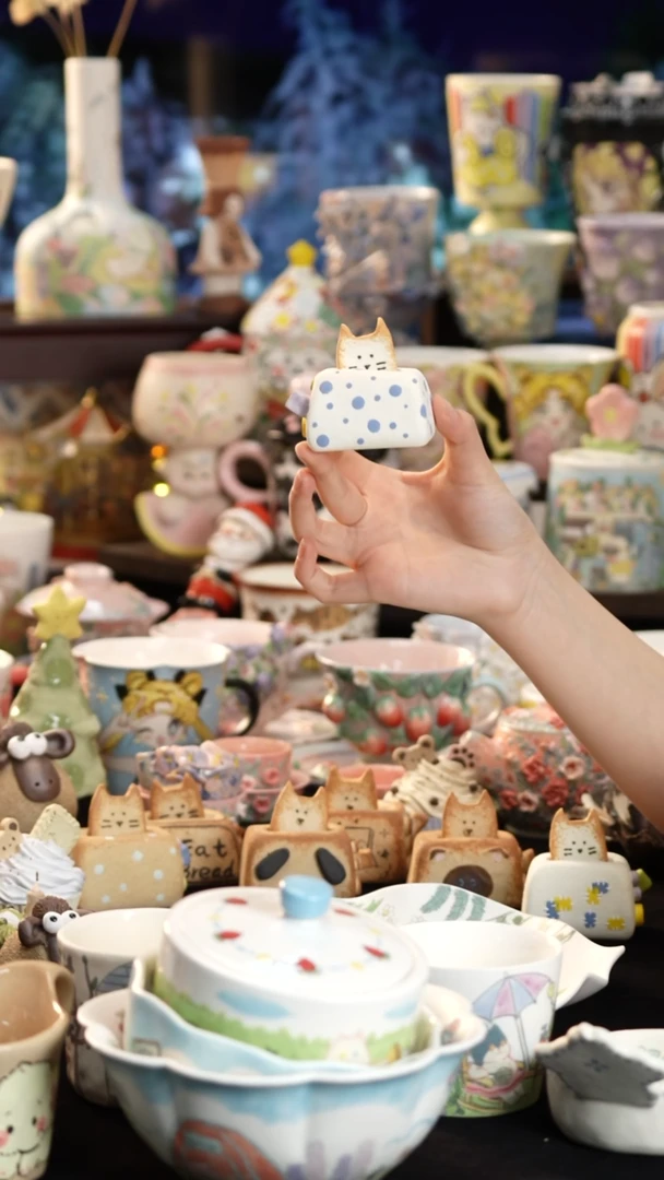 摆件陶景德镇釉下彩手绘设计师款陶瓷