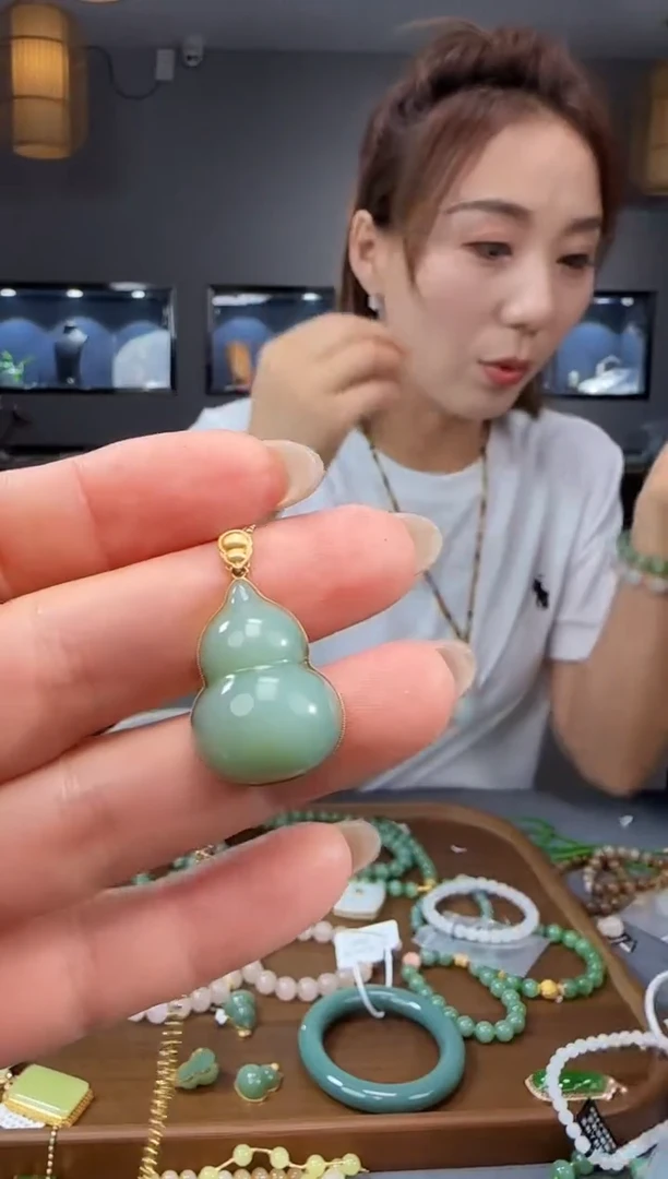 和田玉18K金镶嵌吊坠(不含链)1