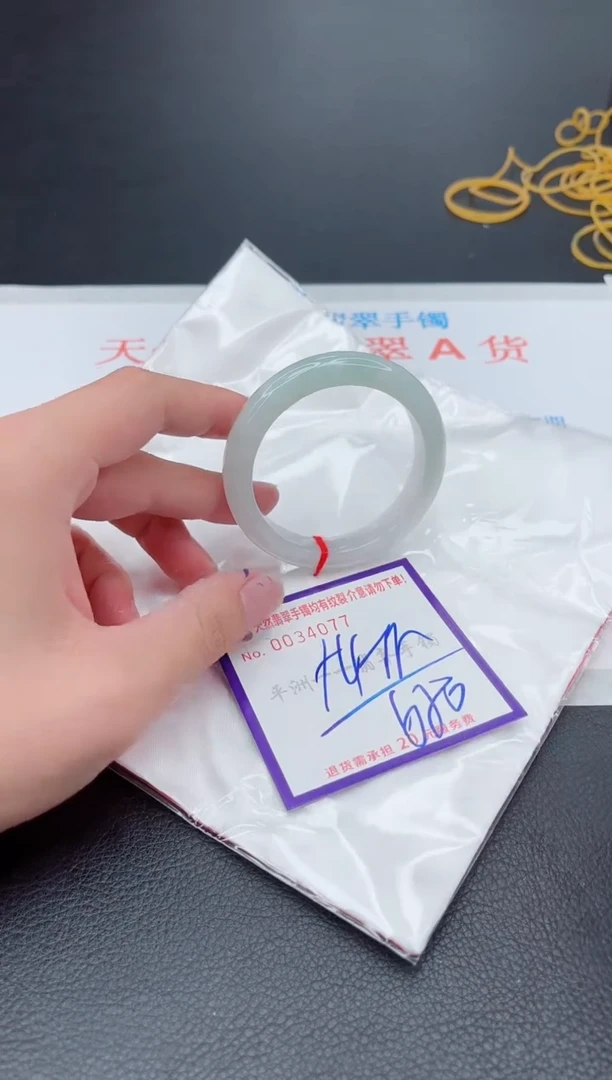 翡翠手镯未镶嵌1