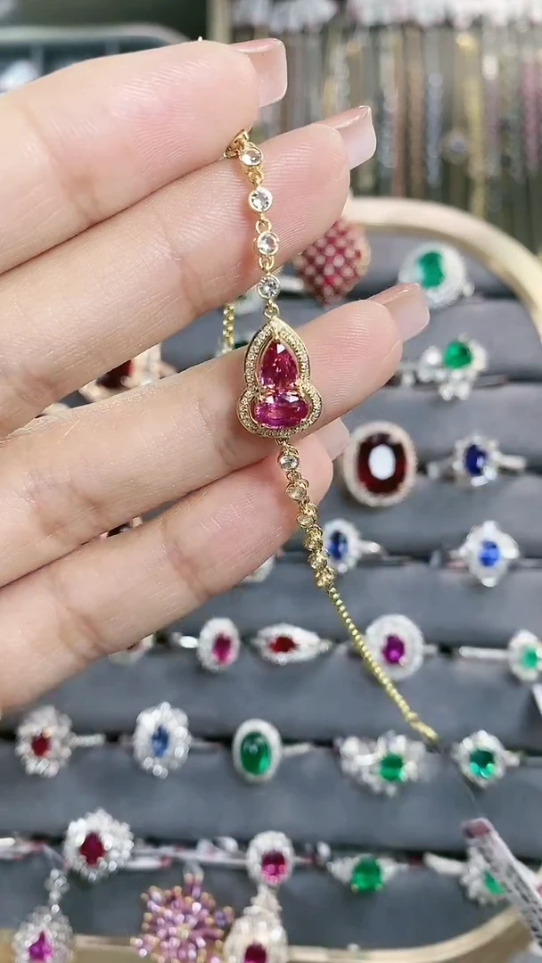 【闪购商品】红宝石手链18K金镶嵌18K金镶嵌红宝石手链