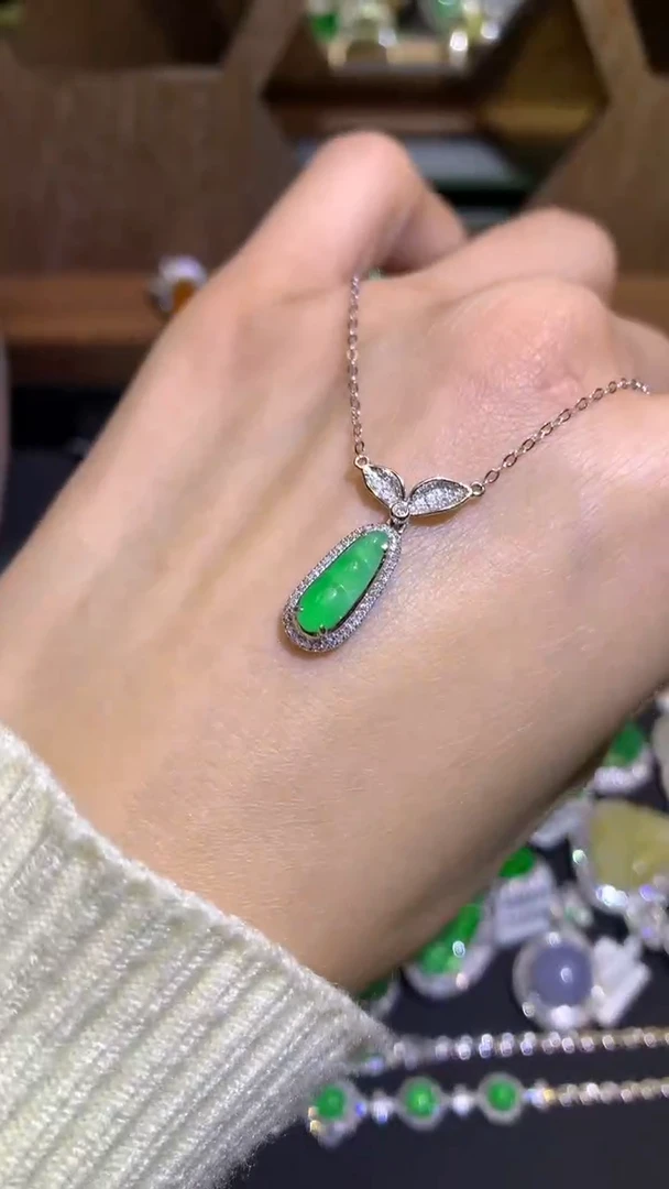 【闪购商品】翡翠吊坠(不含链)18K金镶嵌吊坠