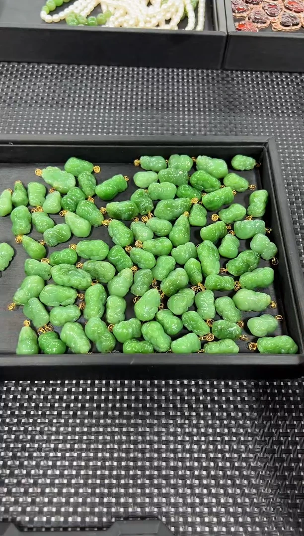 颈饰18K金镶嵌和田玉（多样性发一件）2865