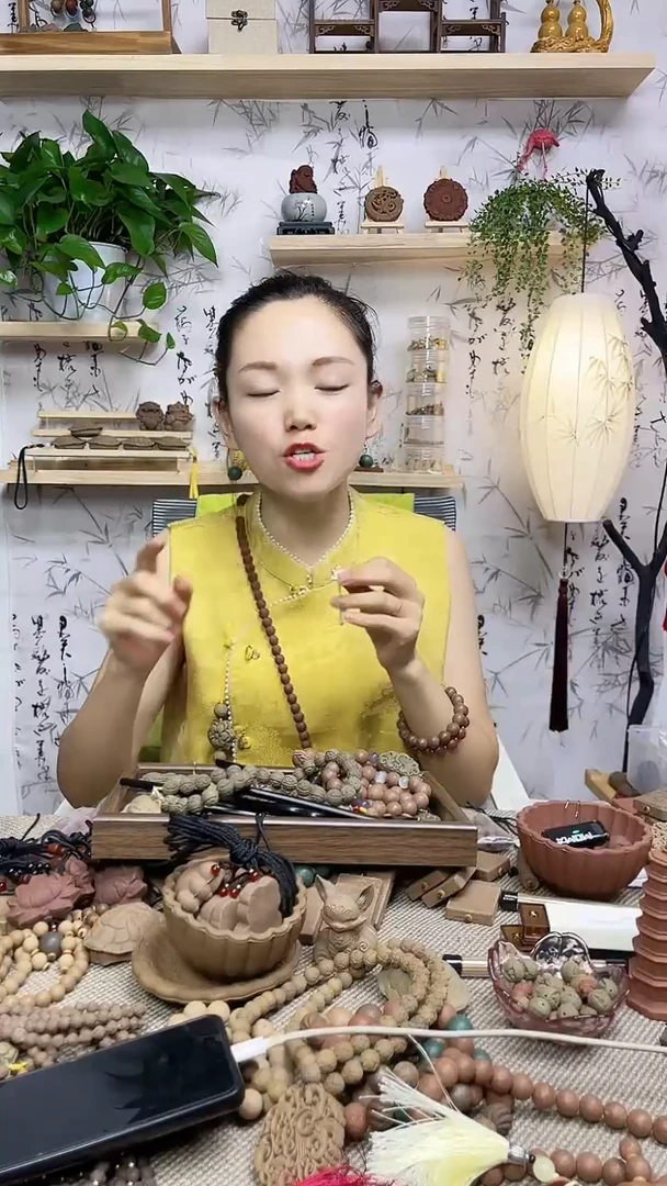 泥塑然***流香身芄六瓣花押襟款