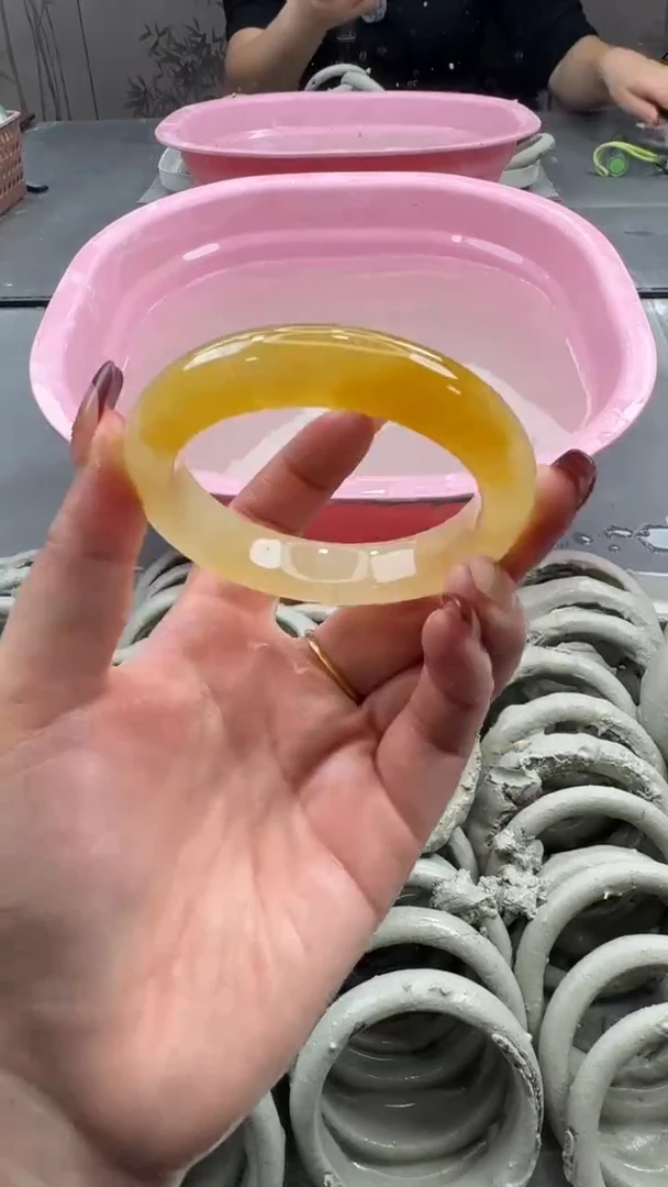 未镶嵌手镯石英质玉1