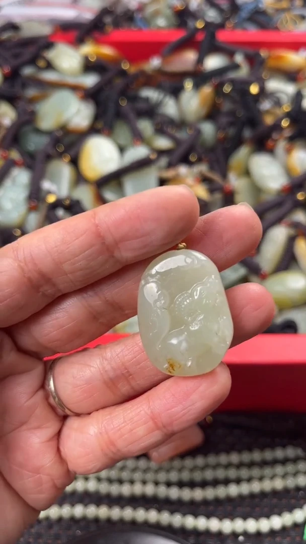 【闪购商品】和田玉颈饰未镶嵌多样性发货没有证书拍一发一有瑕