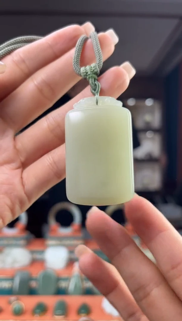 颈饰未镶嵌和田玉佩佩