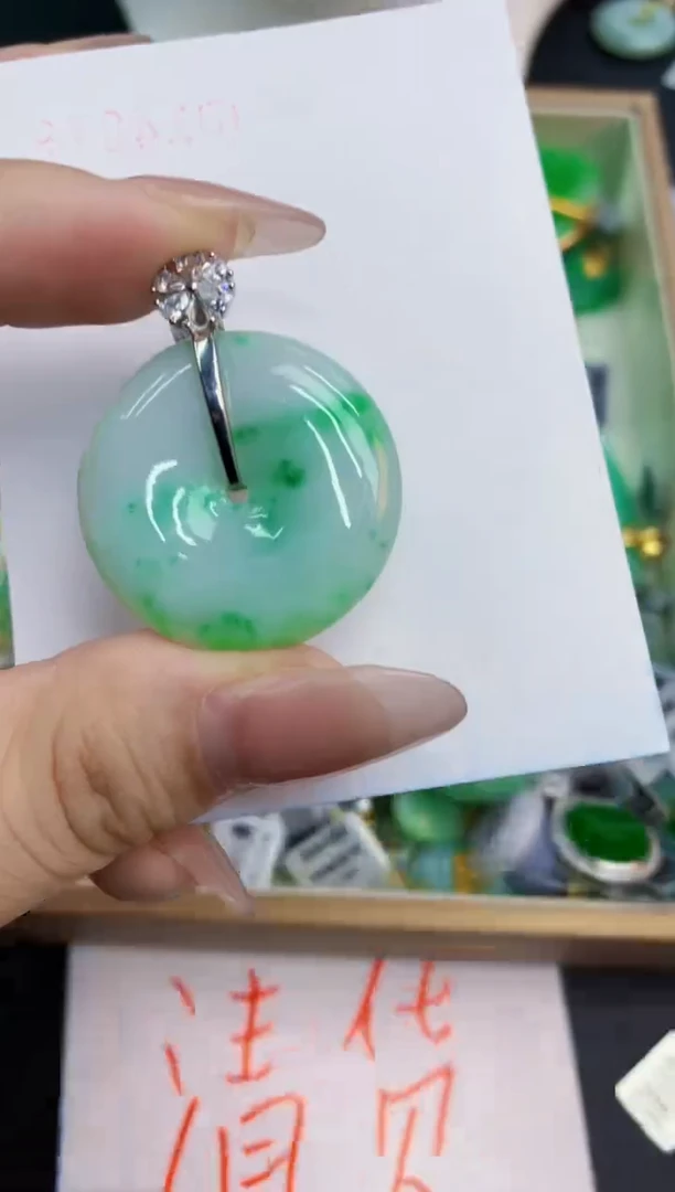 翡翠未镶嵌颈饰1