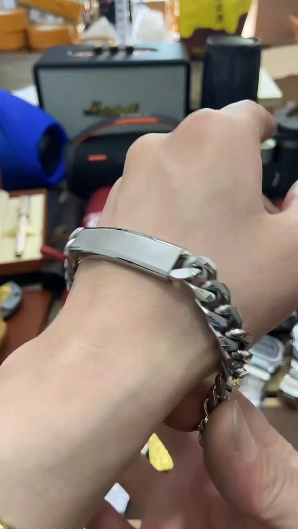 瓷片闪购商品  如图所示