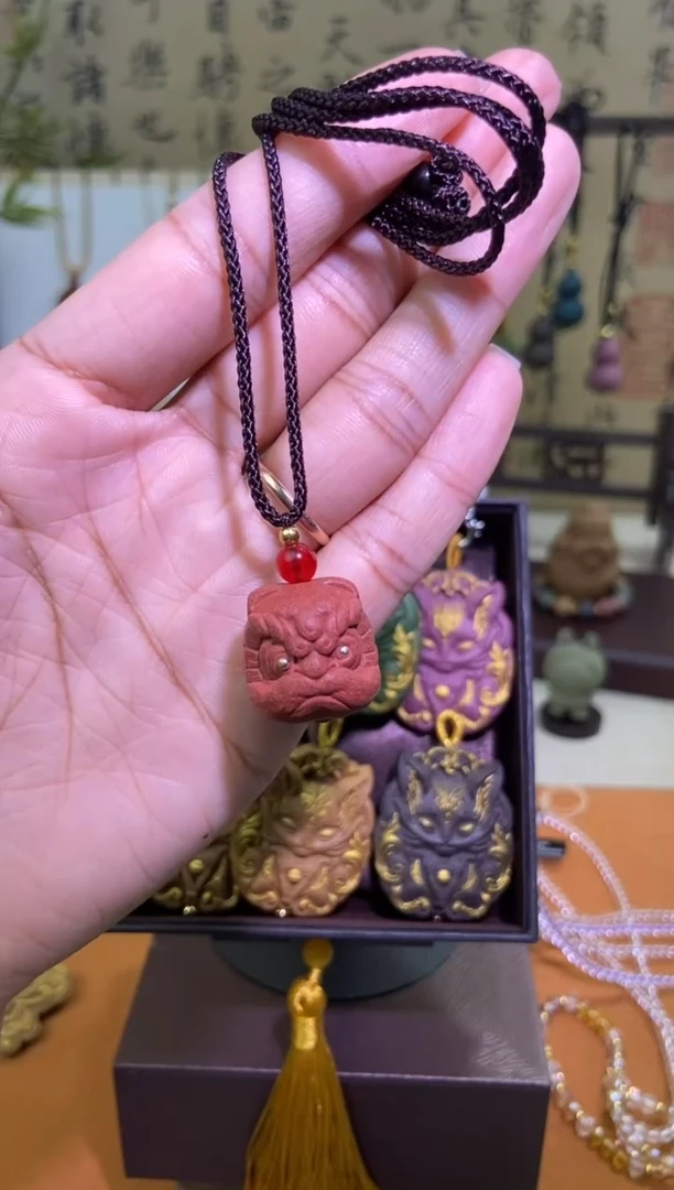 泥塑玫瑰香方 醒狮项链