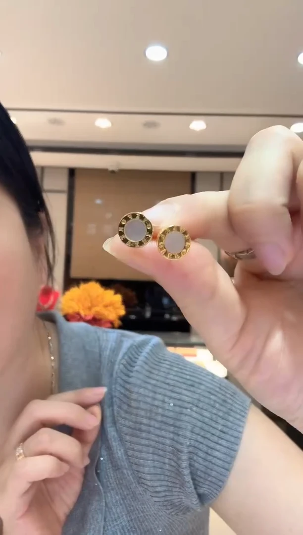 耳饰贝壳（贝母）18K金镶嵌圆饼