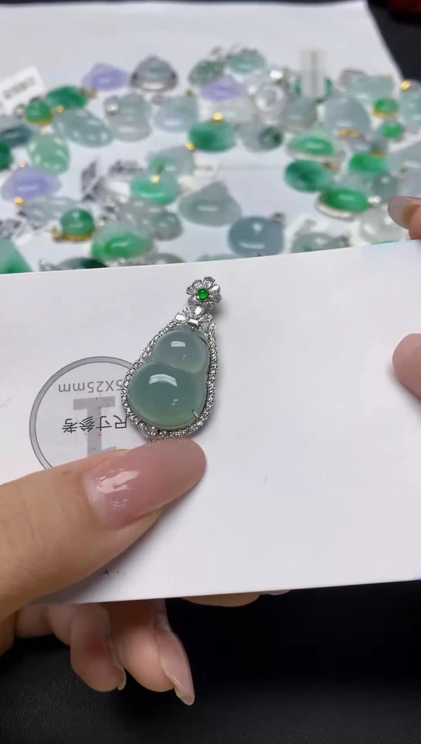 颈饰18K金镶嵌翡翠天然缅甸a货翡翠百元以上9元证书费自理