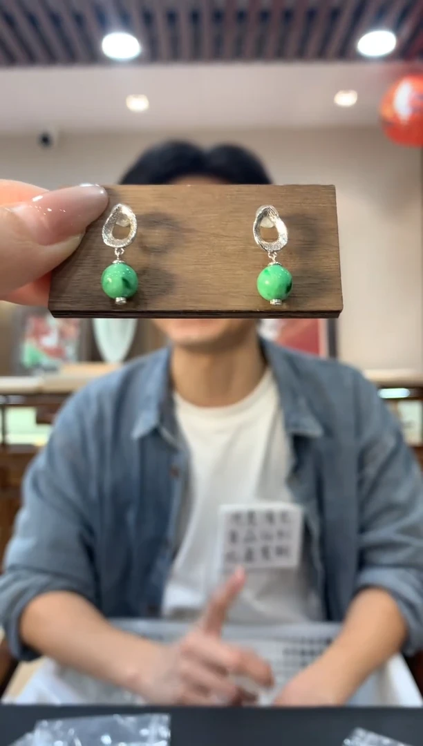 未镶嵌翡翠耳饰耳钉