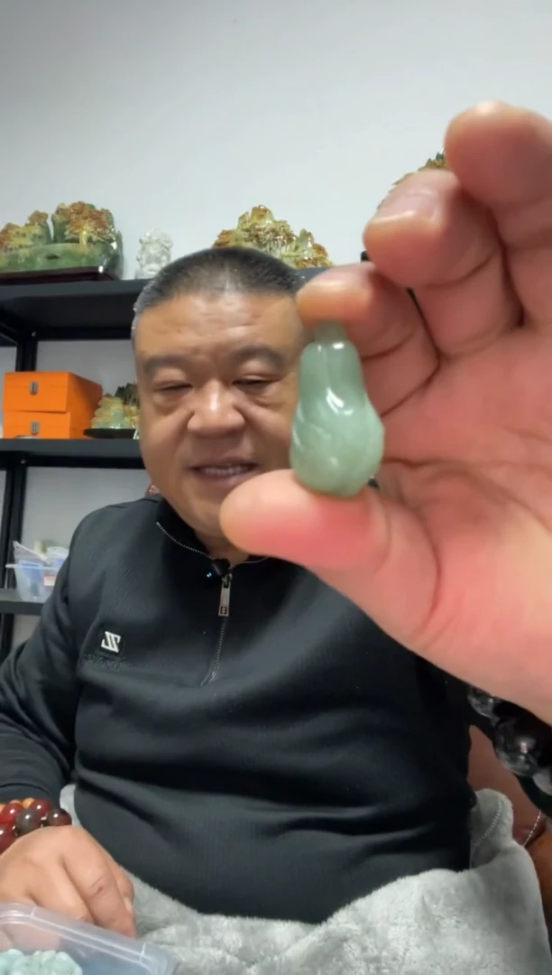 未镶嵌东陵石吊坠(赠链)白菜吊坠