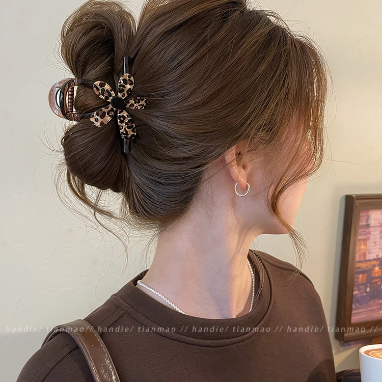 气质豹纹花朵发夹抓夹女2025新高级感后脑勺盘发大号发量大鲨鱼夹