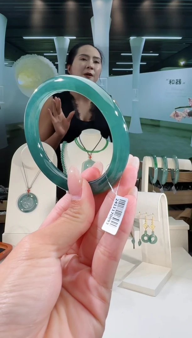 翡翠手镯未镶嵌57圈