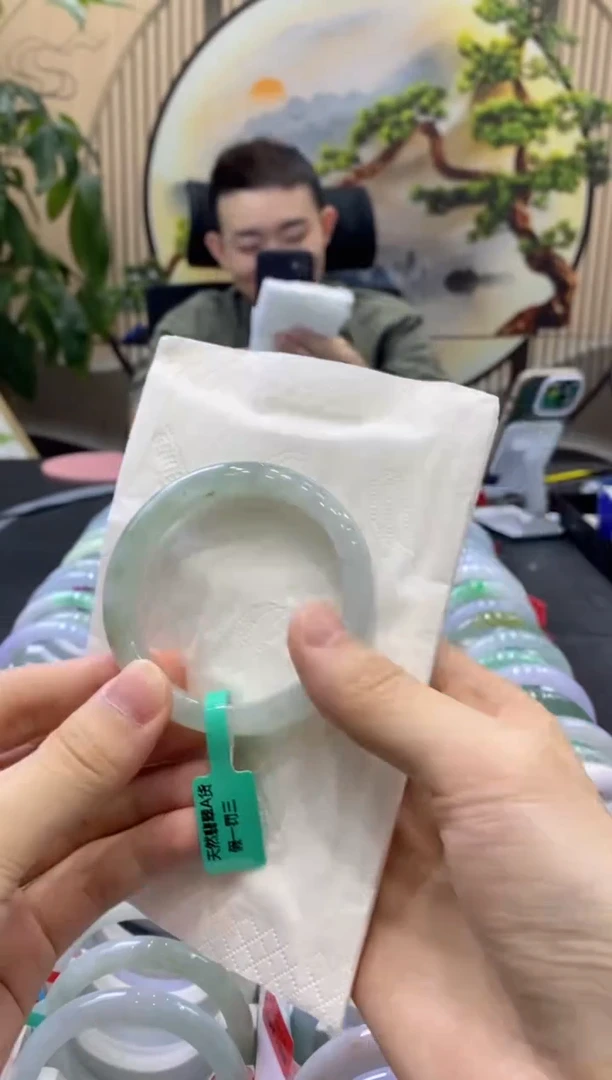 翡翠手镯未镶嵌9213