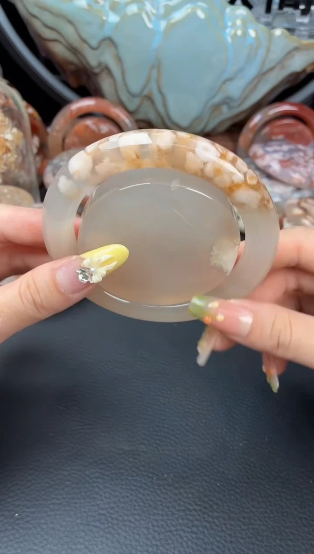 未镶嵌手镯（圆镯）石英质玉63