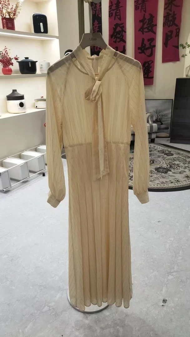 K704  单排多扣长袖印花春季秋季连衣裙女款白色风