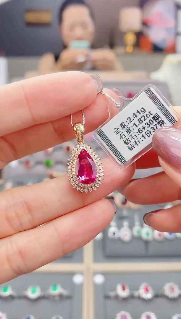 18K金镶嵌颈饰碧玺1.82