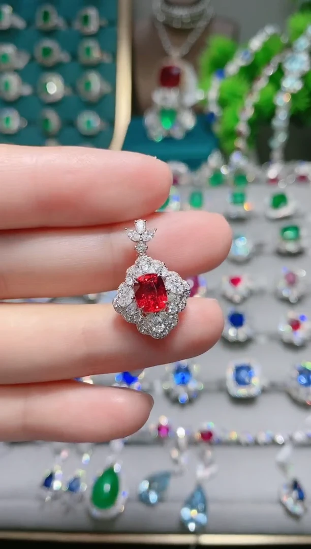 18K金镶嵌18K金吊坠尖晶石.