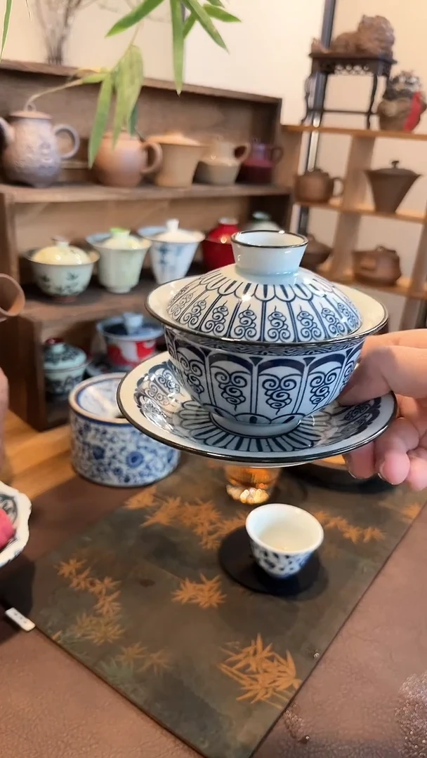 【闪购商品】其他青花卷草纹三才盖碗