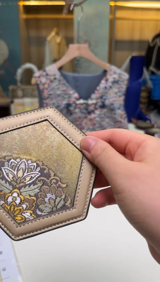 织绣B*啵精选手工织锦