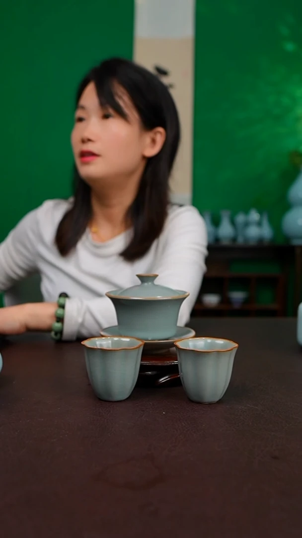 仿古灰青小马蹄盖碗带俩闻香杯不完美