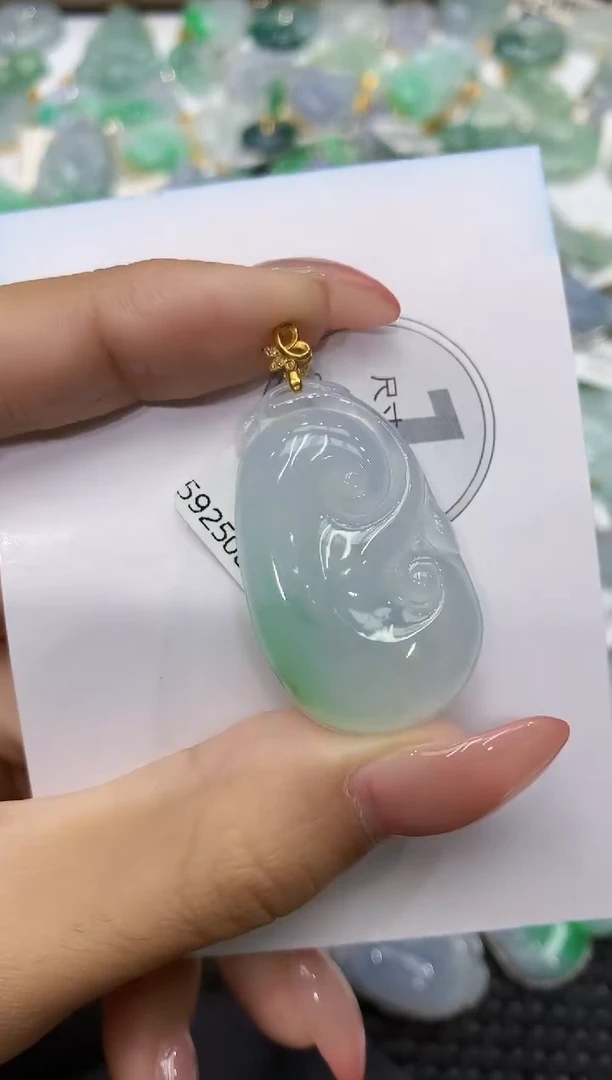 颈饰18K金镶嵌翡翠111111111111