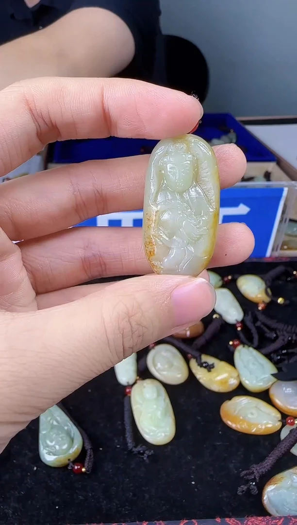 和田玉未镶嵌颈饰1