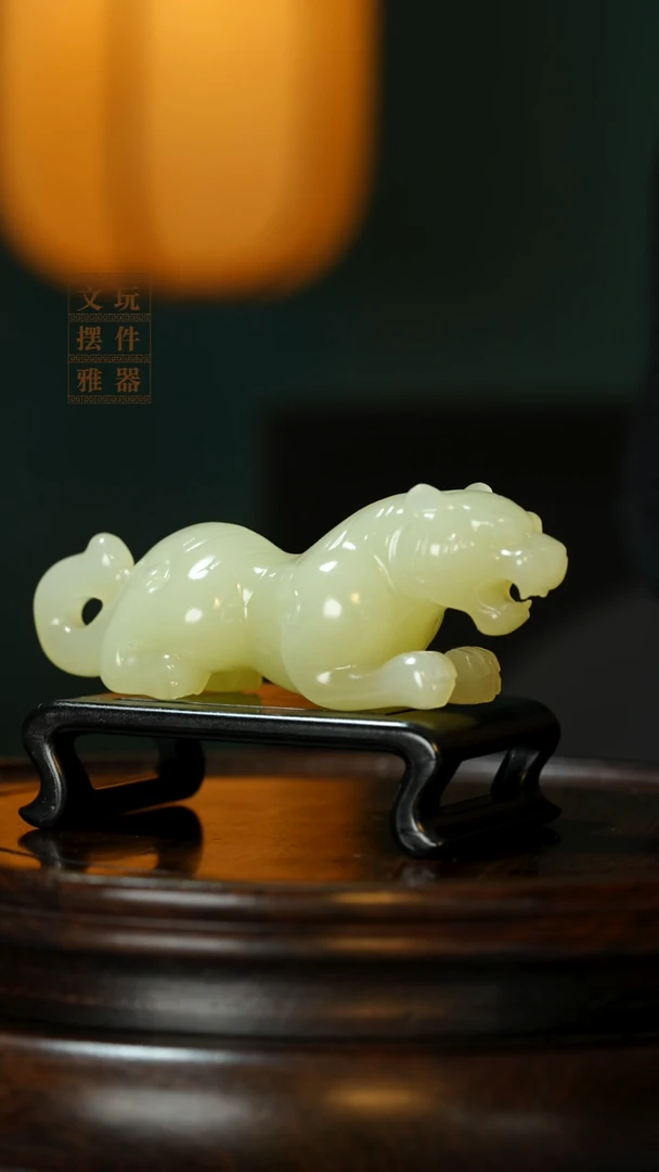 玉《伏虎》手把件摆件