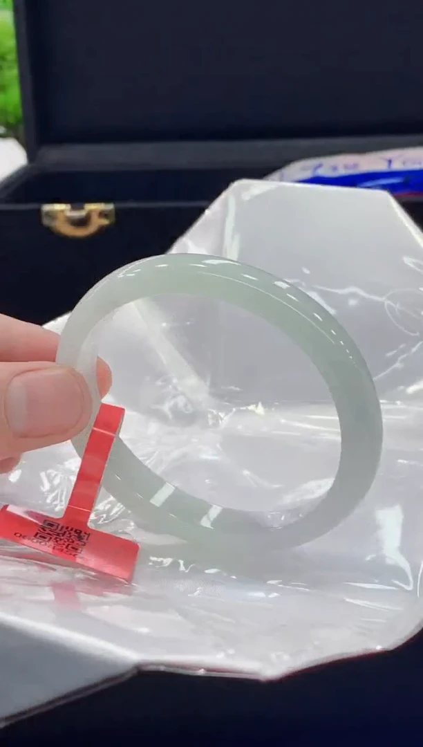 翡翠手镯（贵妃镯）未镶嵌手镯