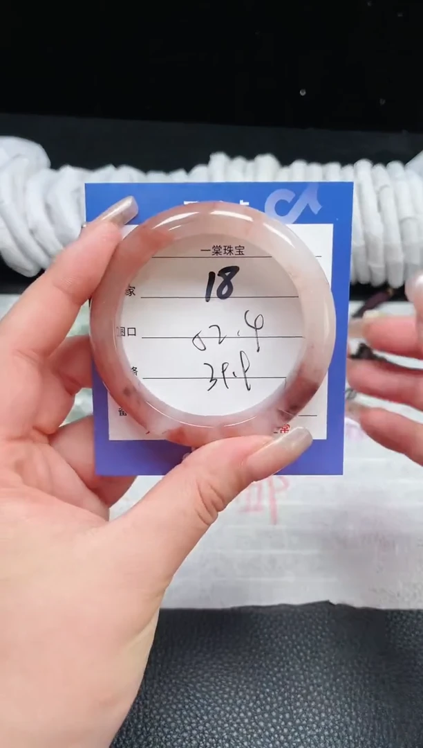 【闪购商品】石英质玉手镯未镶嵌18