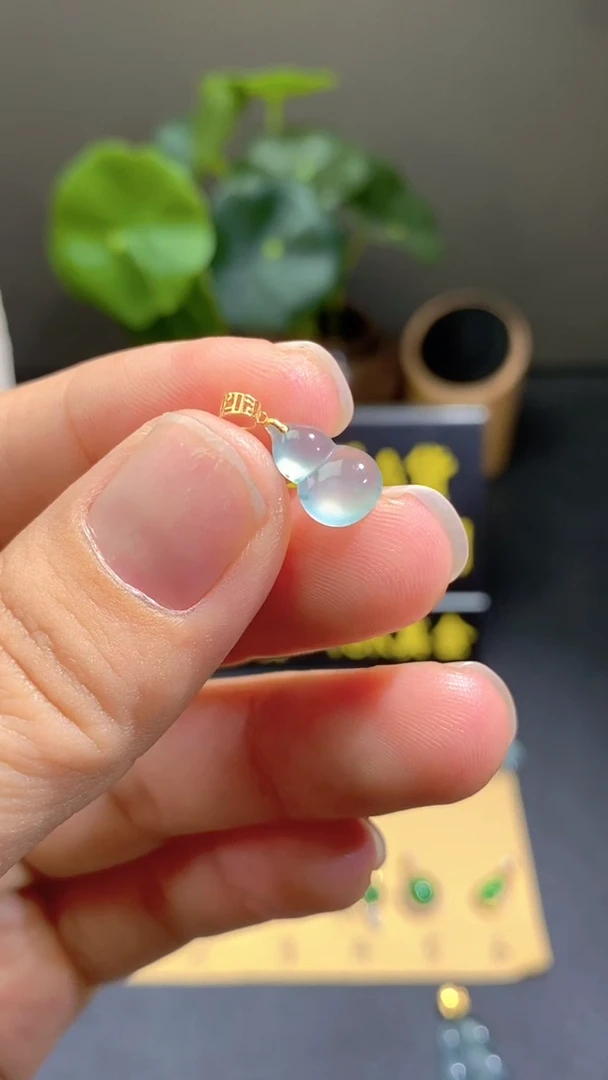 颈饰18K金镶嵌翡翠翡翠A货
