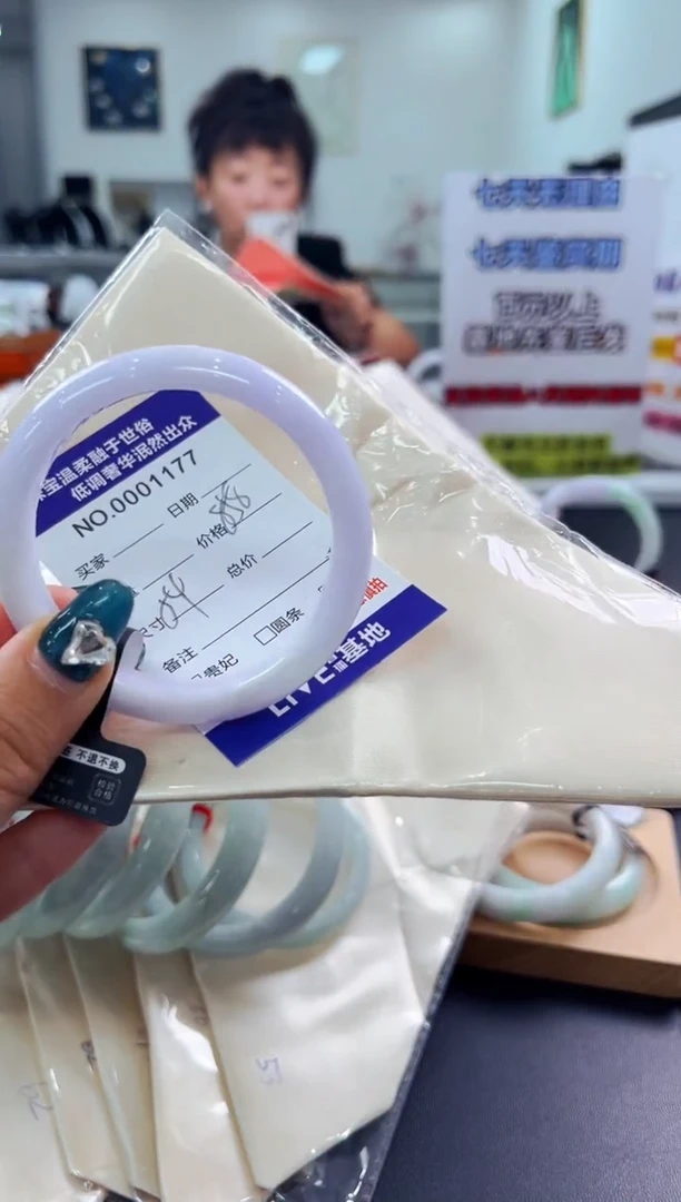 翡翠手镯未镶嵌天然缅甸A货翡翠