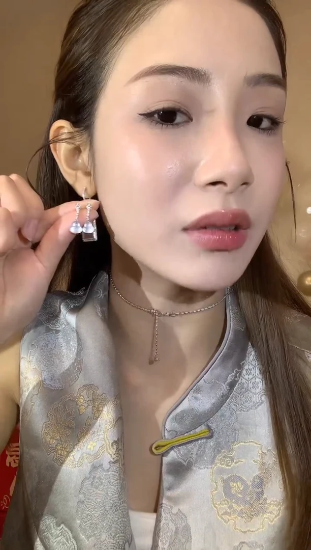 18K金镶嵌翡翠耳饰A43