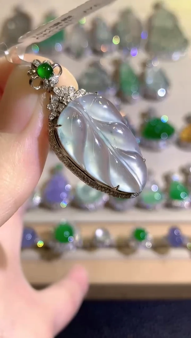 吊坠(不含链)18K金镶嵌翡翠冬日珠宝W37