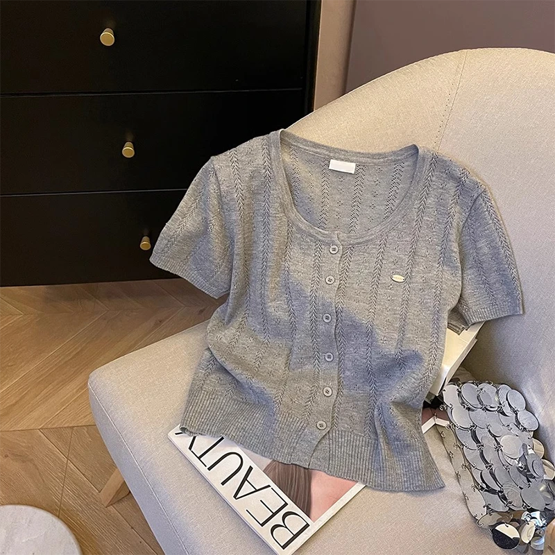 2025夏季灰色休闲甜美镂空设计感短袖T恤女洋气圆领打底小衫上衣