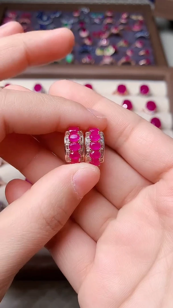 【闪购商品】红宝石耳饰银S925镶嵌...