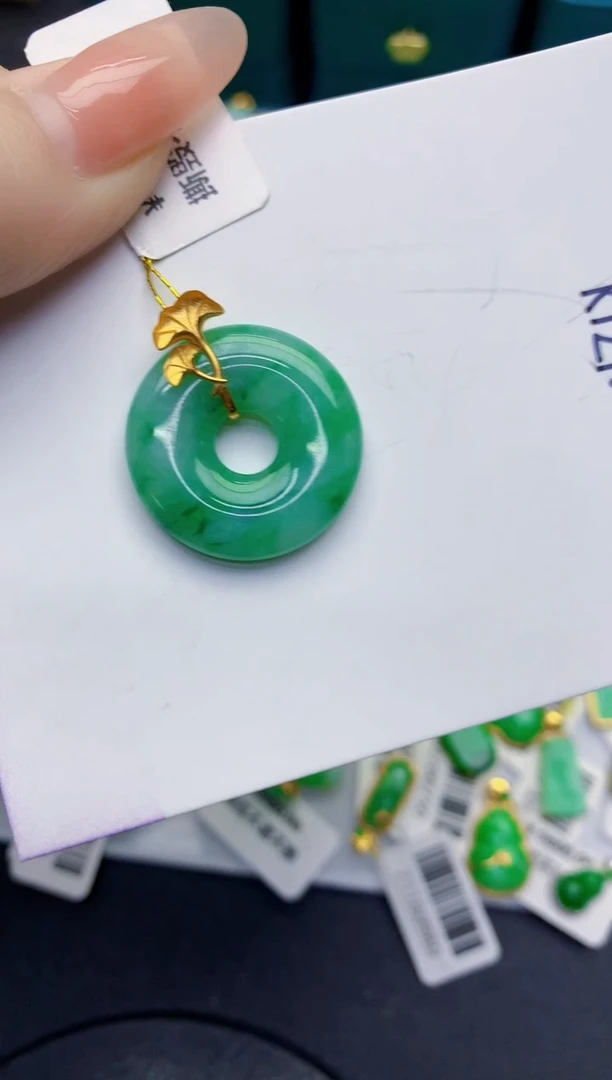 颈饰18K金镶嵌翡翠缅甸天然翡翠A货