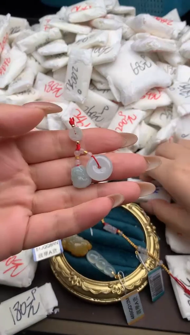 【闪购商品】翡翠挂件未镶嵌 一