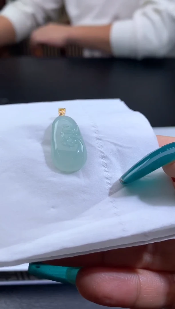 颈饰18K金镶嵌翡翠菲*翡翠