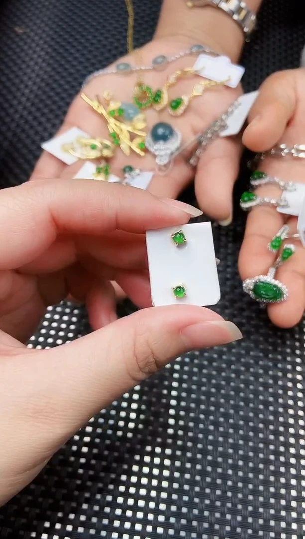 【闪购商品】翡翠耳饰未镶嵌111111111