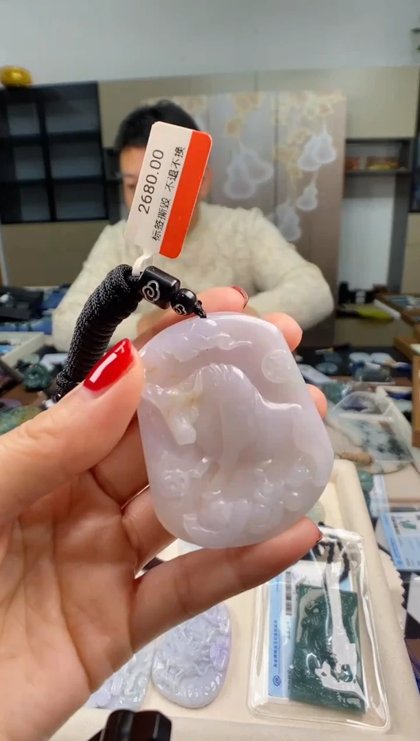 颈饰未镶嵌翡翠 多样性发其一