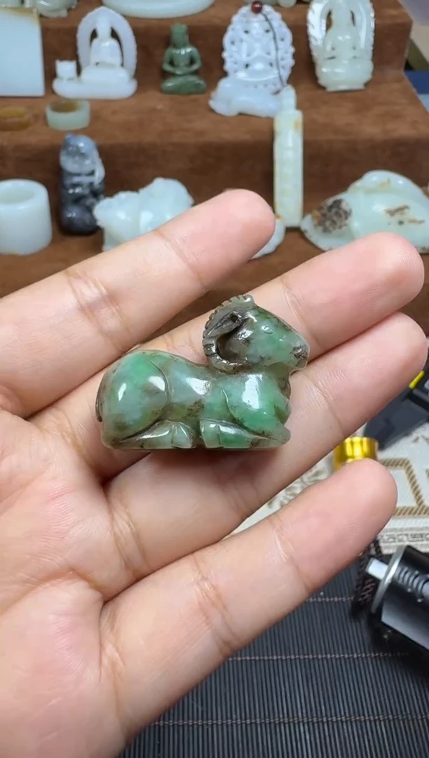 颈饰未镶嵌翡翠1