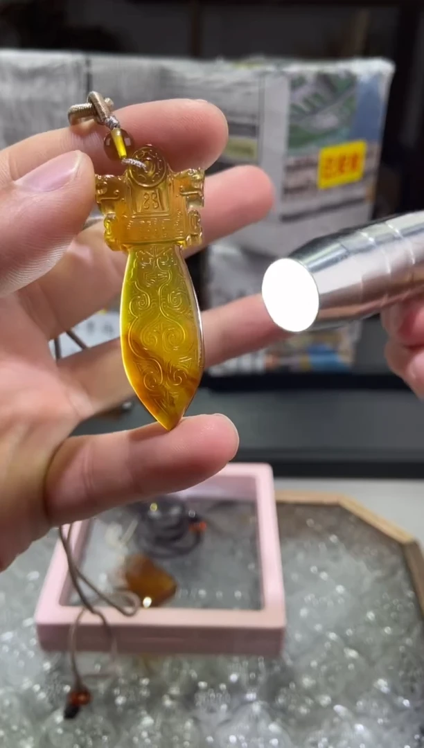 琥珀颈饰未镶嵌智慧剑