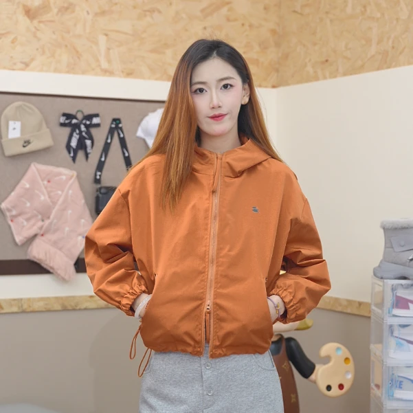 欧若风新款网红短款白色女爆款洋气小个子连帽休闲减龄冲锋衣韩版