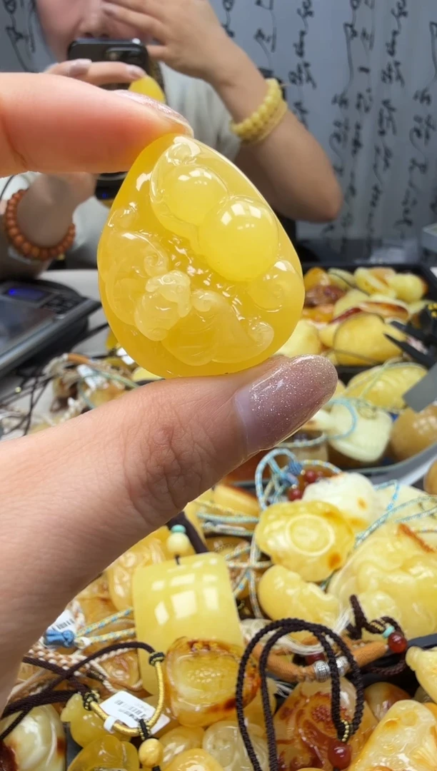 裸石琥珀未镶嵌如图