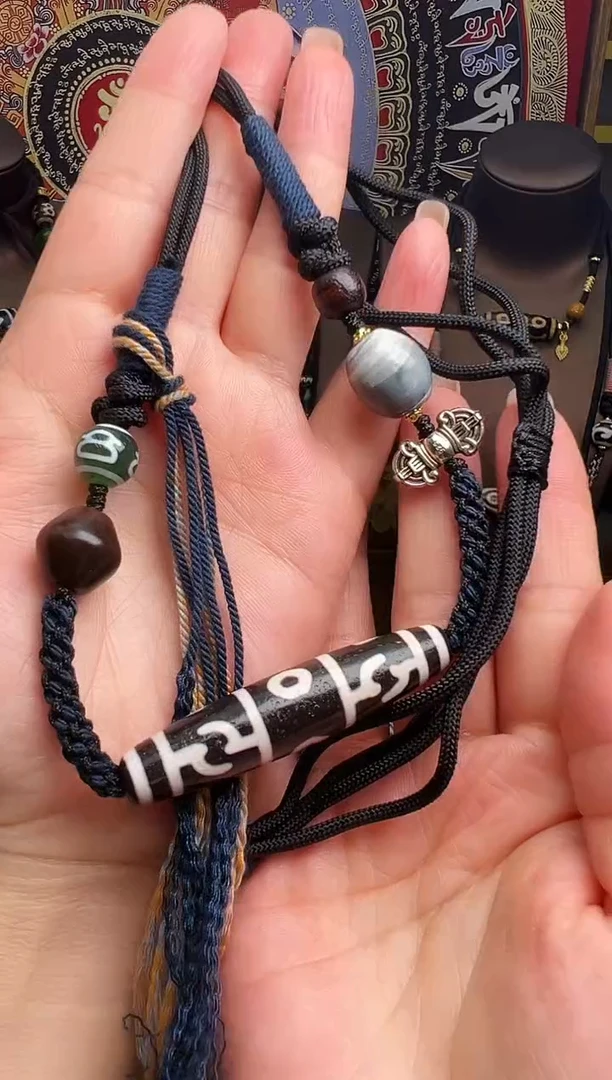 未镶嵌项链玛瑙/玉髓黑白三眼莲师锁骨