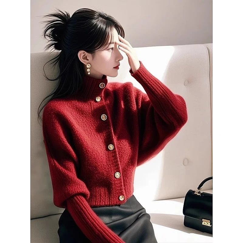 设计感高雅高领单排扣针织毛衣冬季短款百搭通勤长袖保暖上衣