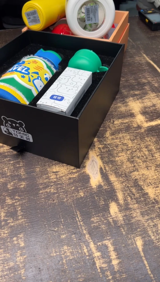 【闪购商品】/特美刻儿童钛杯（绿色）+赠品3件